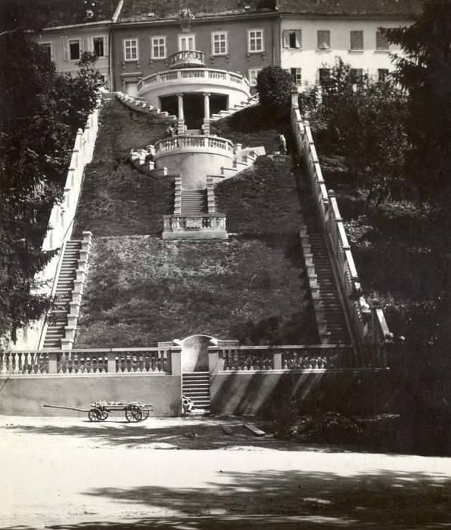 Tuškanac. Palača Gvozdanović 1950-ih godina
